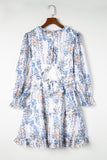 Robe florale bleue à volants et dos ouvert