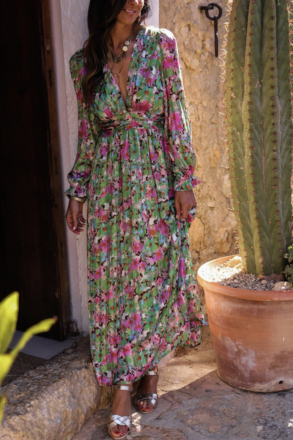 Robe longue à imprimé floral et col en V profond froncé à la taille cintrée vert