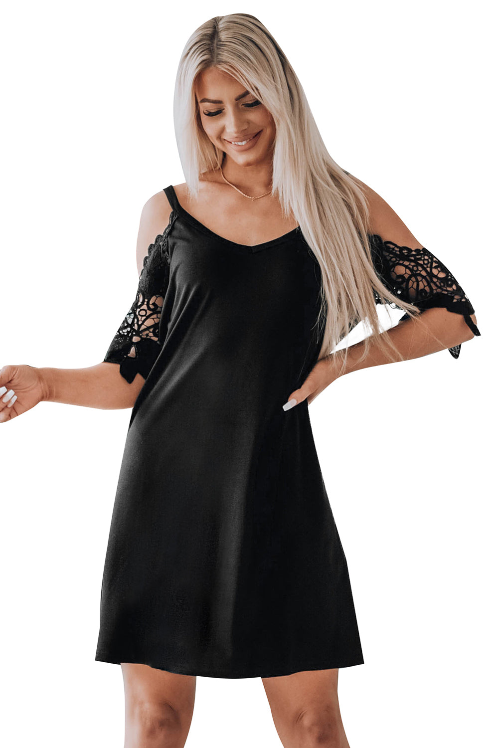 Robe courte noire à épaules dénudées