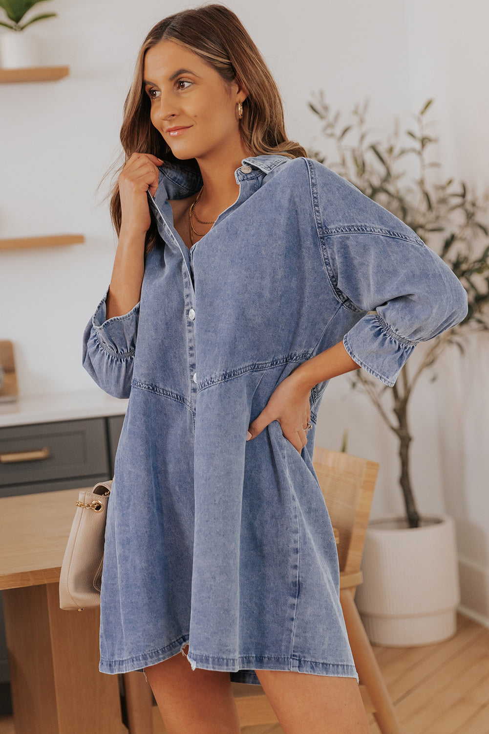 Mini-robe en jean boutonnée grise à manches longues