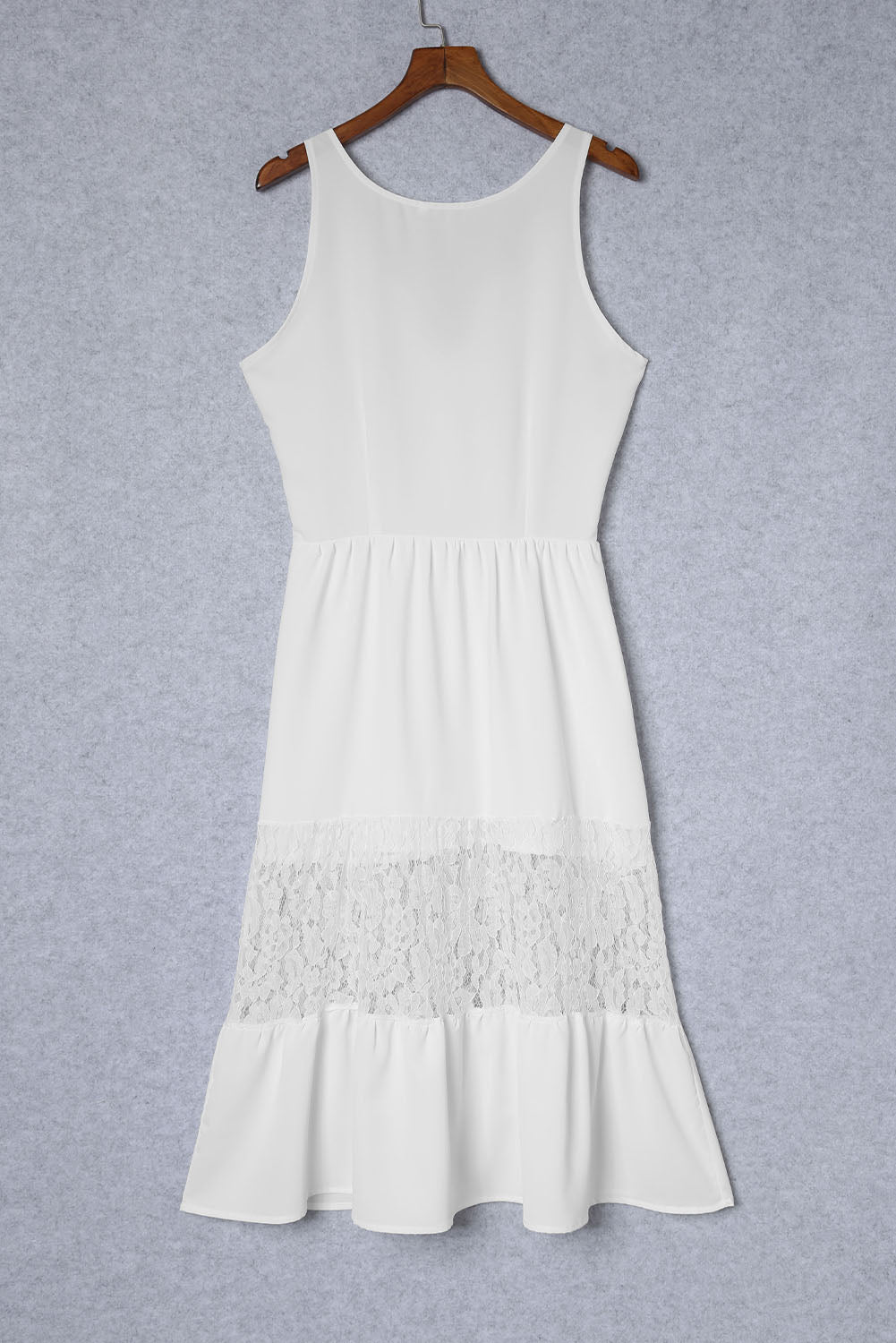 Robe longue blanche sans manches en dentelle au crochet et patchwork