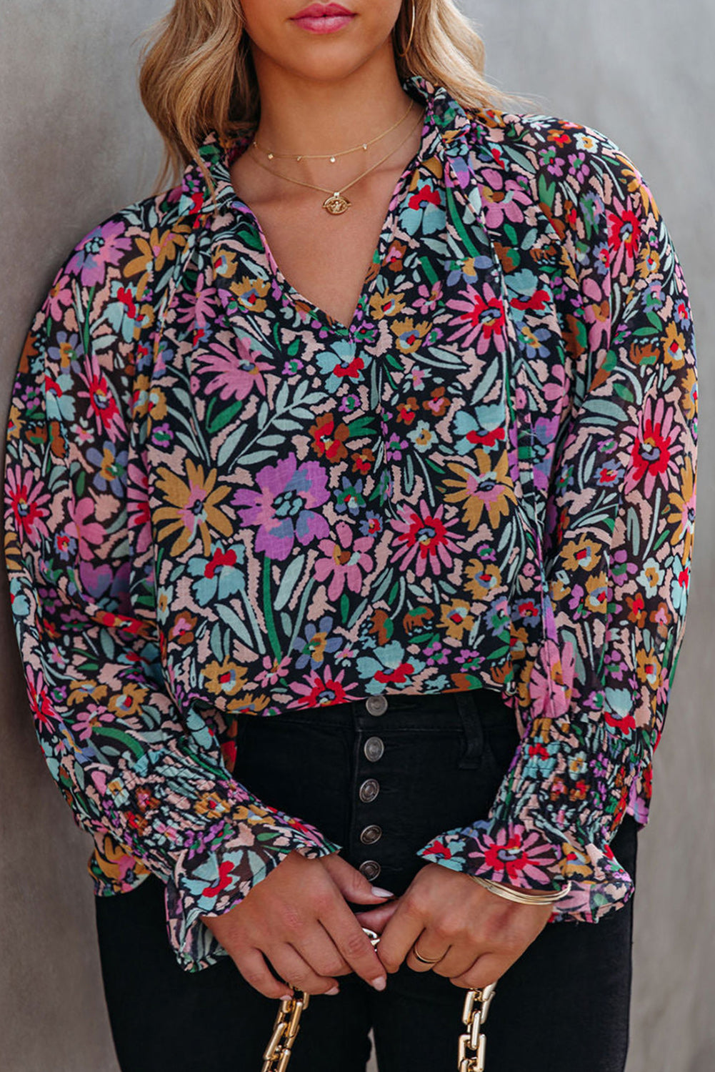 Blouse multicolore à col en V et manches longues à volants et imprimé floral