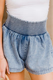 Short en jean évasé bleu taille haute smocké délavé à l'acide