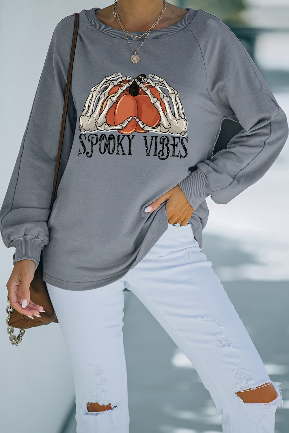 Sweat-shirt gris Halloween SPOOKY VIBES citrouille graphique