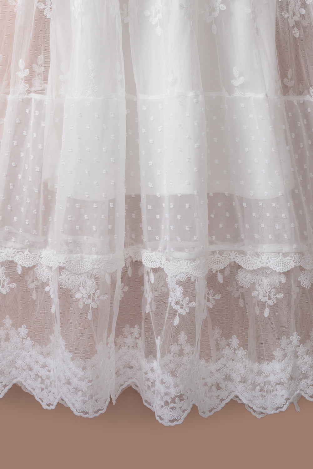 Robe en dentelle lumineuse Dawn