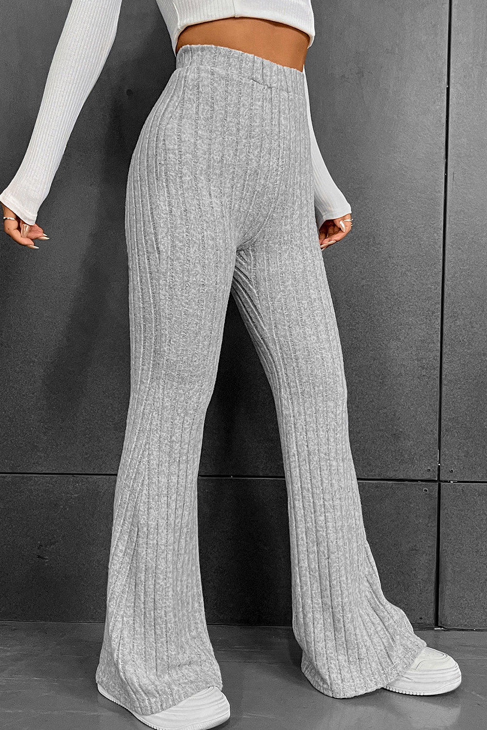 Pantalon évasé côtelé taille haute de couleur unie gris