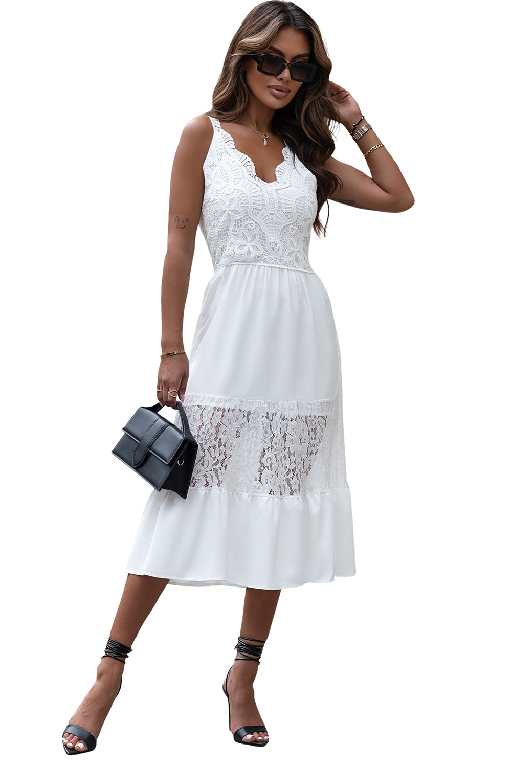 Robe longue blanche sans manches en dentelle au crochet et patchwork