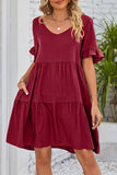 Robe midi évasée rouge à col en V et manches courtes