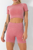 Ensemble de yoga avec haut court uni et short taille haute Rose