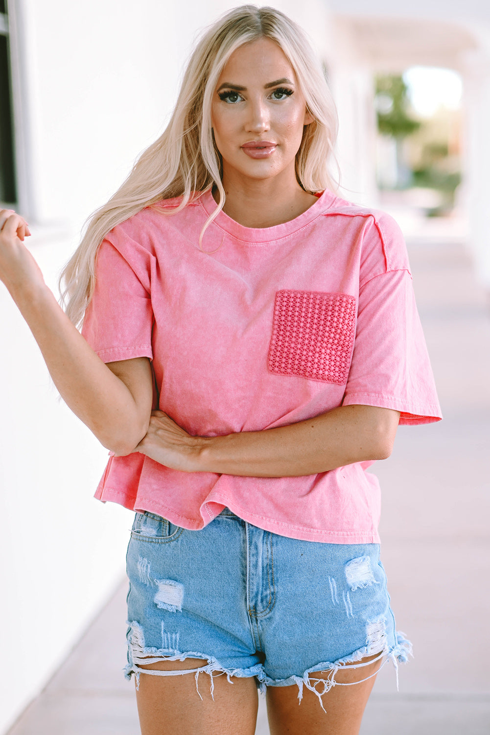 T-shirt rose à manches longues et poche plaquée en dentelle