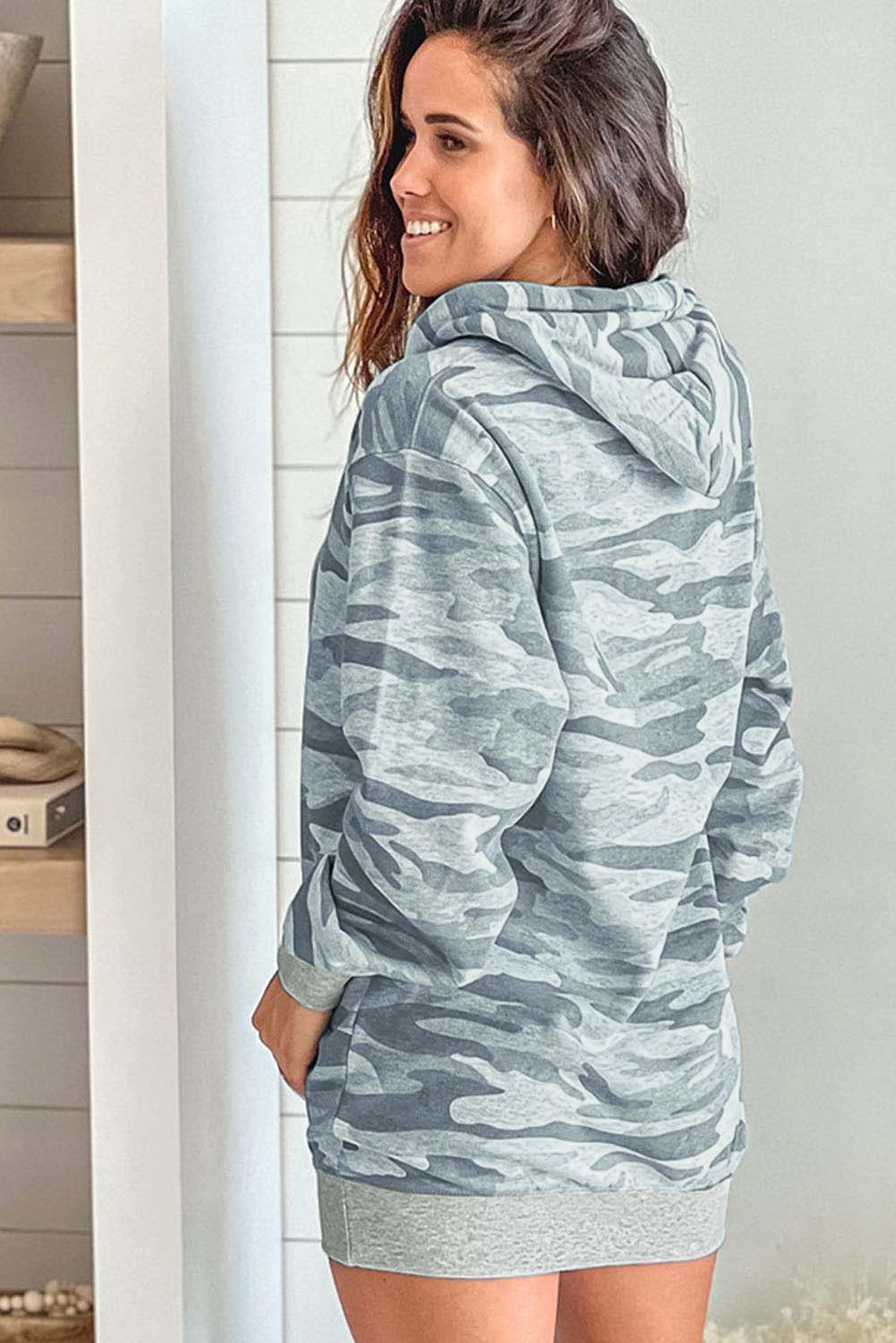 Robe à capuche surdimensionnée gris clair à motif camouflage