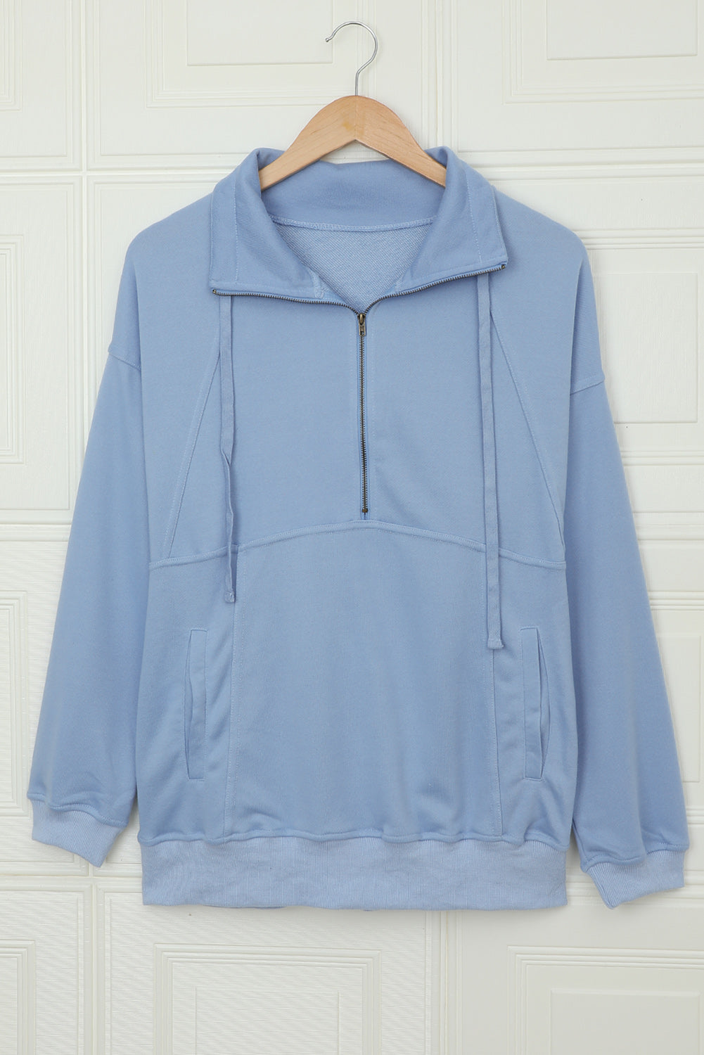 Sweat-shirt bleu ciel avec poches et demi-zip en coton