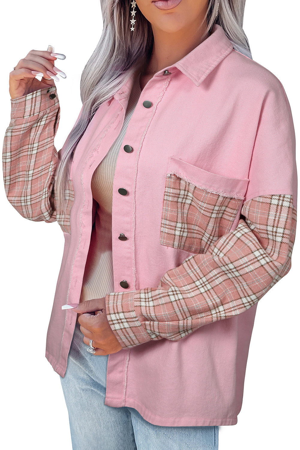 Veste courte rose à carreaux et ourlet brut