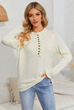 Pull en tricot boutonné à volants beige