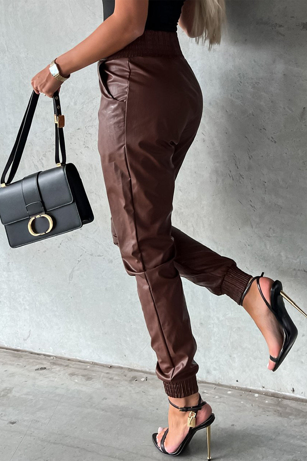 Pantalon skinny en cuir taille haute smocké marron