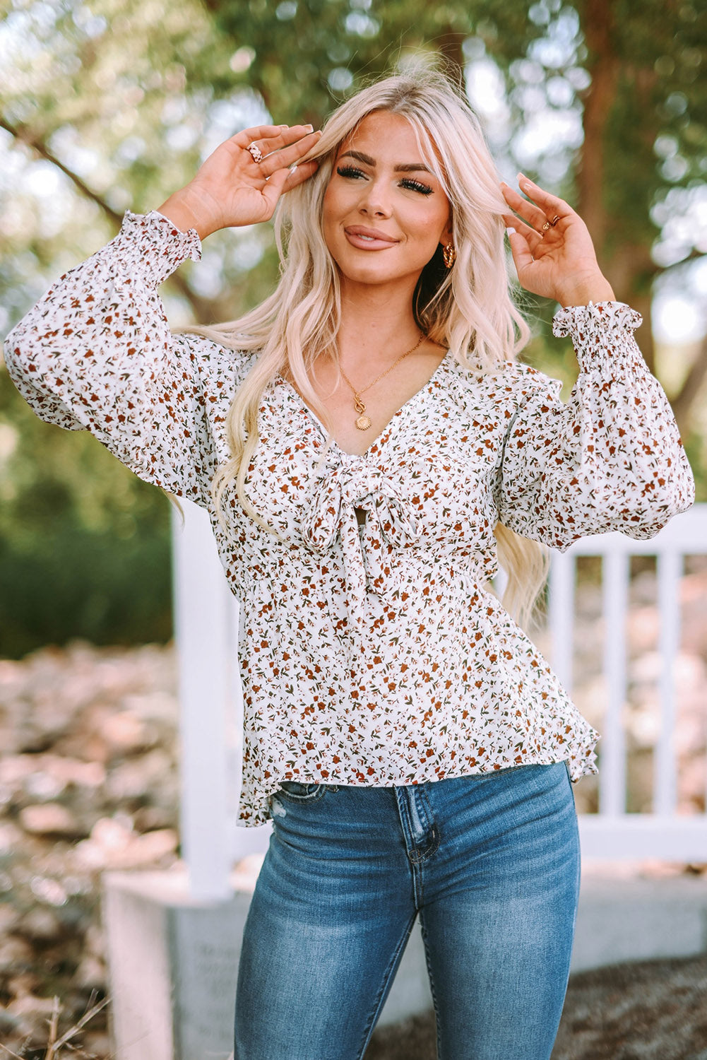 Blouse à manches longues à volants et imprimé floral noué sur le devant