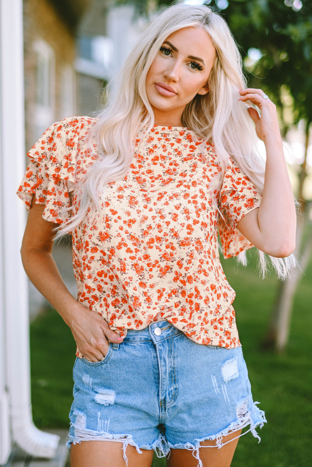 Blouse fleurie orange à manches flottantes et à plusieurs niveaux