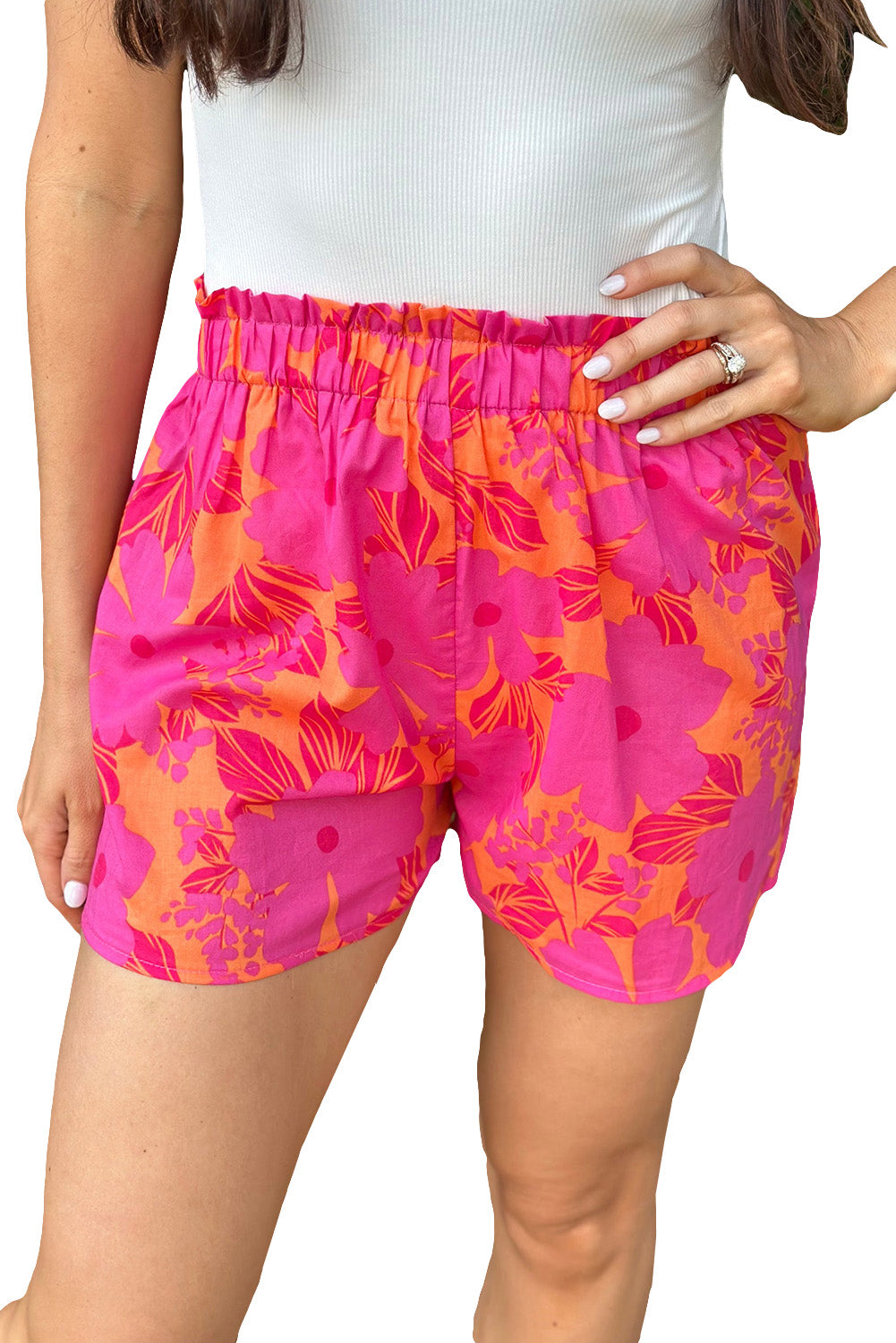 Short rose à taille smockée et imprimé floral