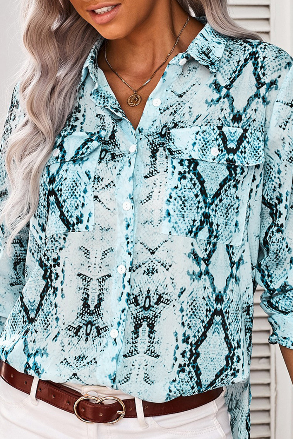 Chemise bleue à imprimé serpent sauvage avec poches 