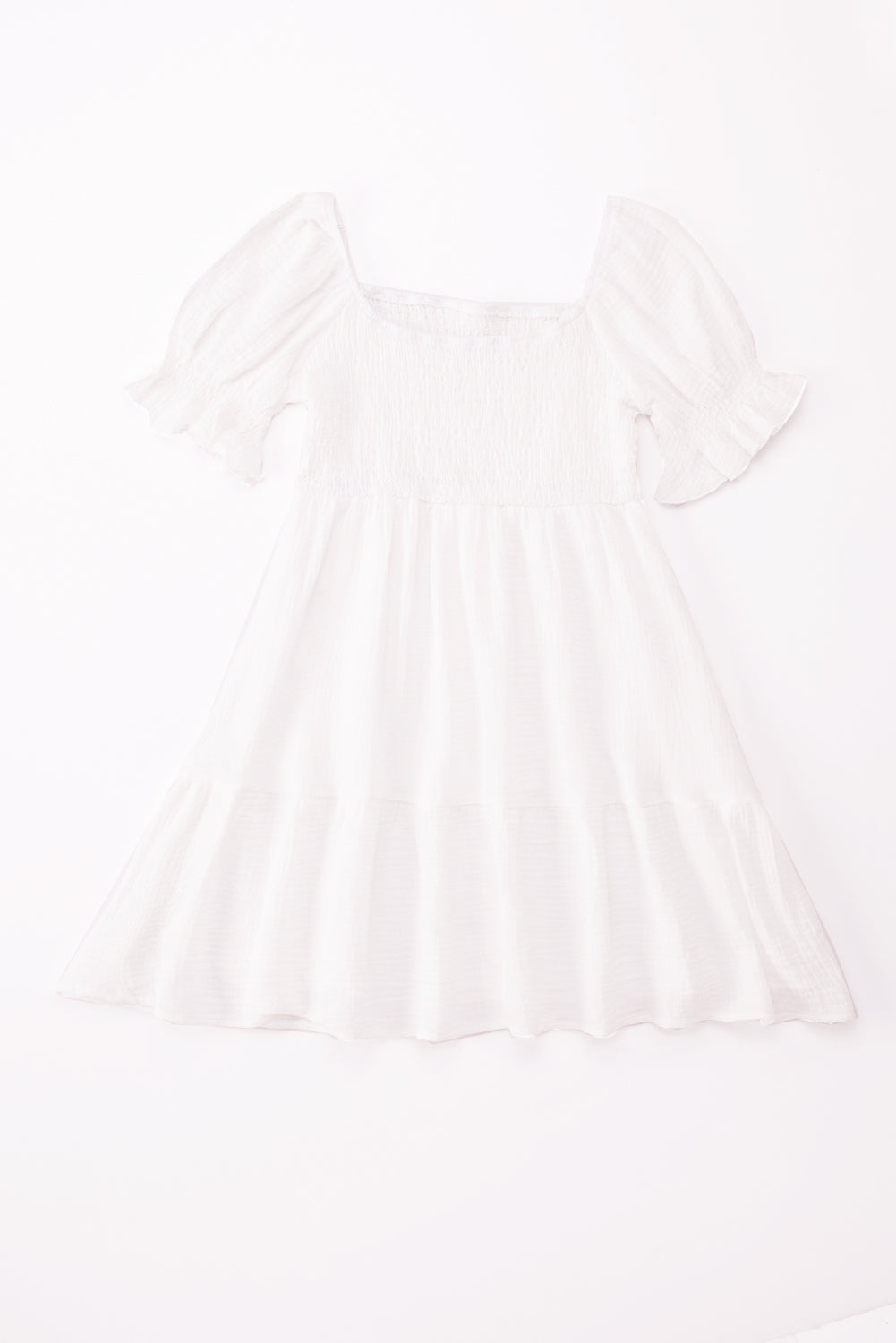 Mini-robe texturée blanche à col carré et smockée