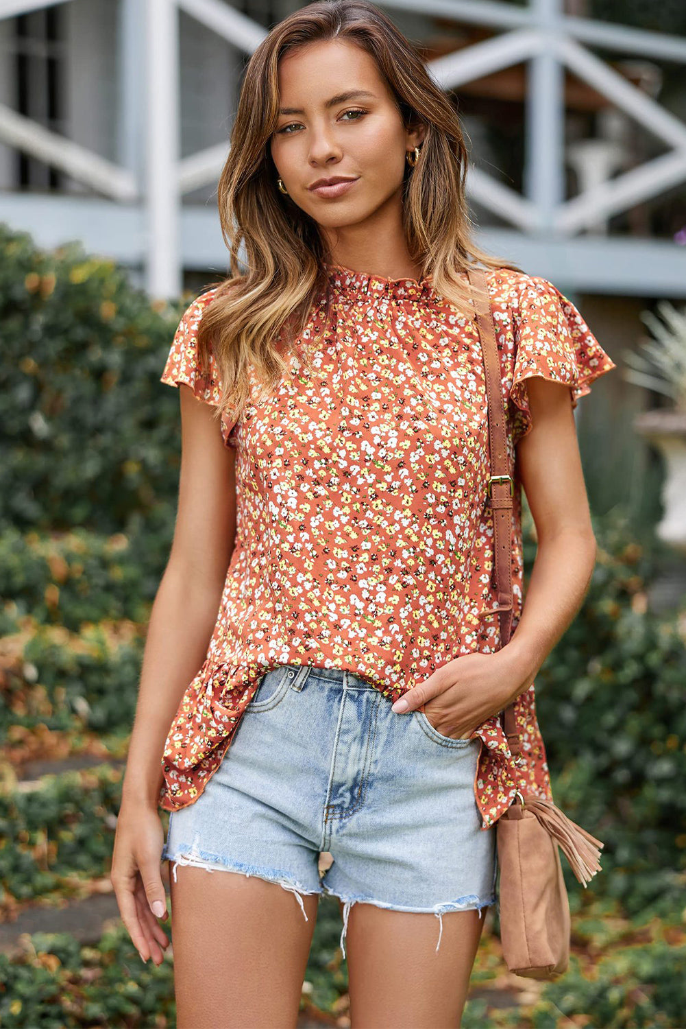 Blouse florale orange à col volanté