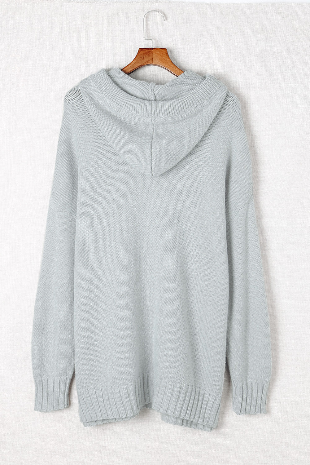 Pull tricoté gris à col bénitier avec poche kangourou