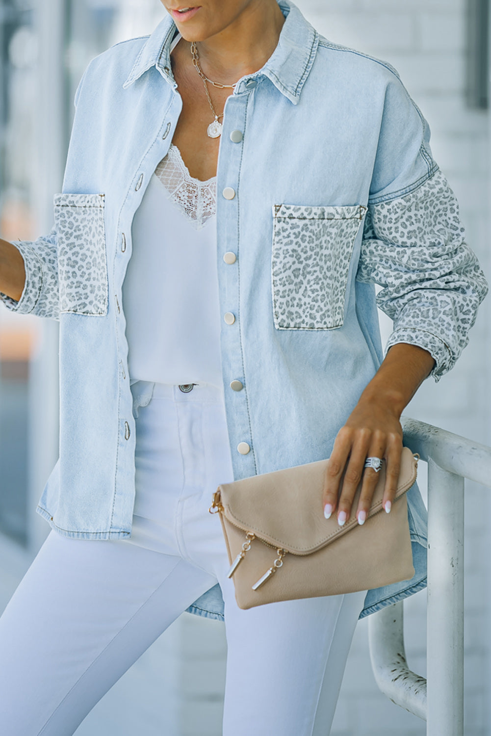 Veste en jean léopard contrastée blanche