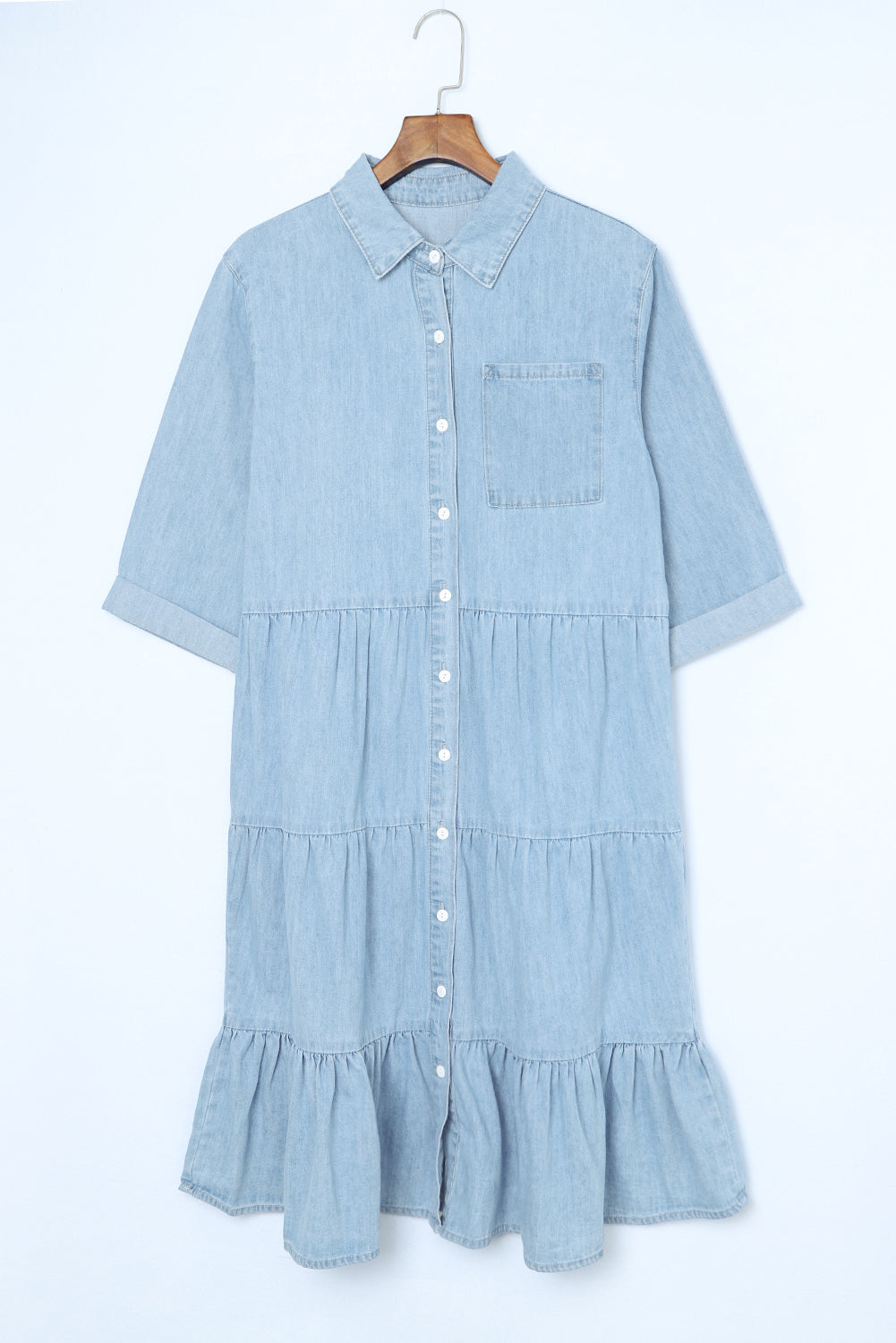 Robe midi boutonnée en denim à volants bleu ciel