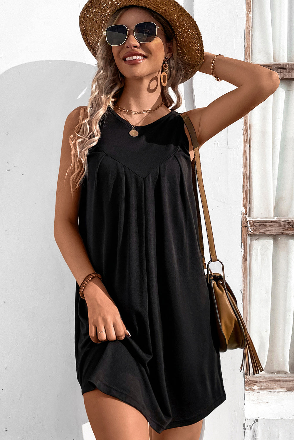 Robe noire plissée sans manches en patchwork