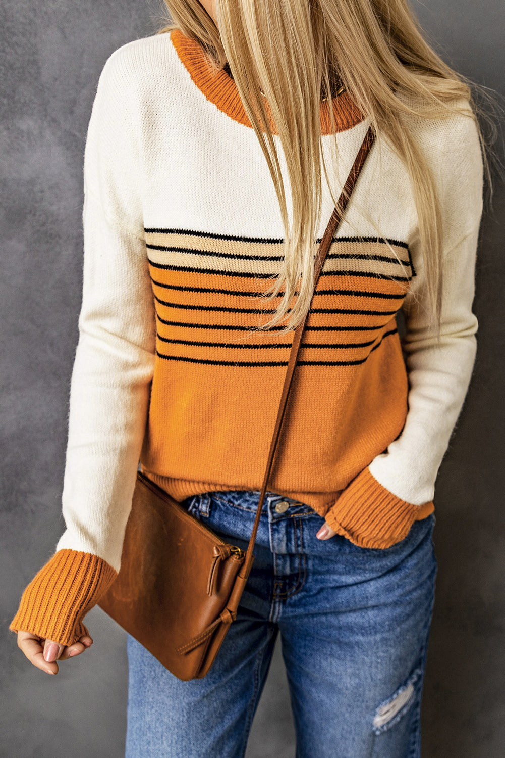 Pull col rond rayé orange color block