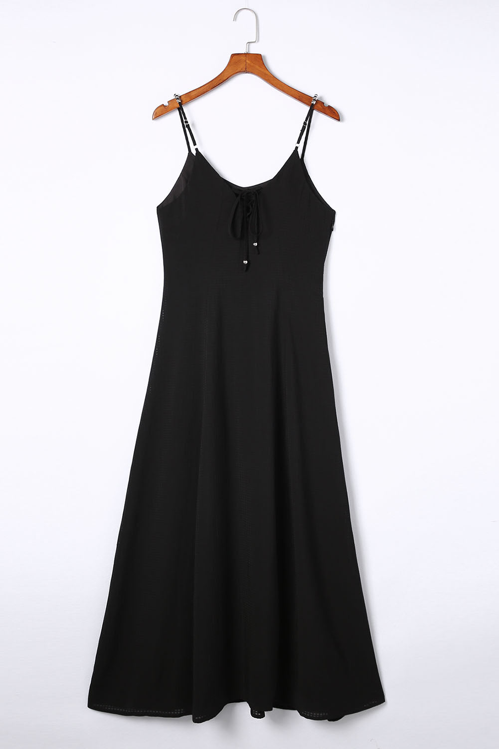 Robe longue noire à bretelles fines et lacets dans le dos