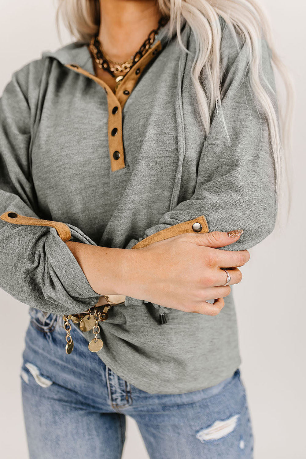 Sweat à capuche gris boutonné avec cordon de serrage 