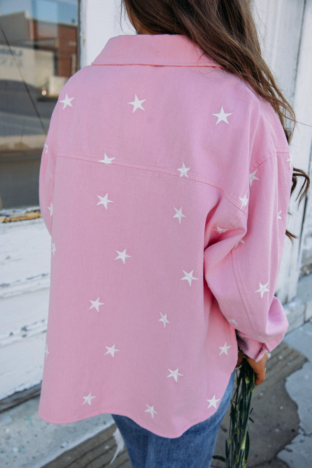 Veste en jean boutonnée rose à imprimé étoiles