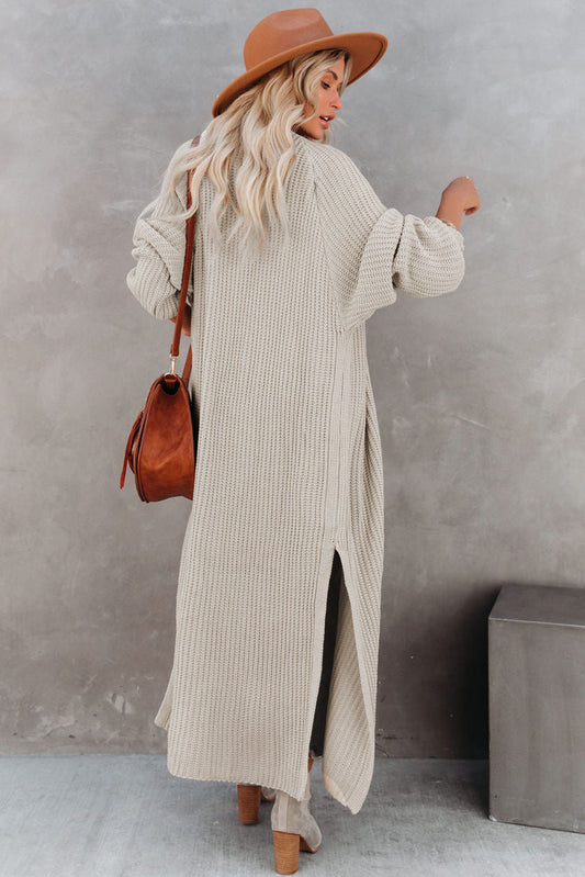 Cardigan en tricot beige ouvert sur le devant avec fente latérale