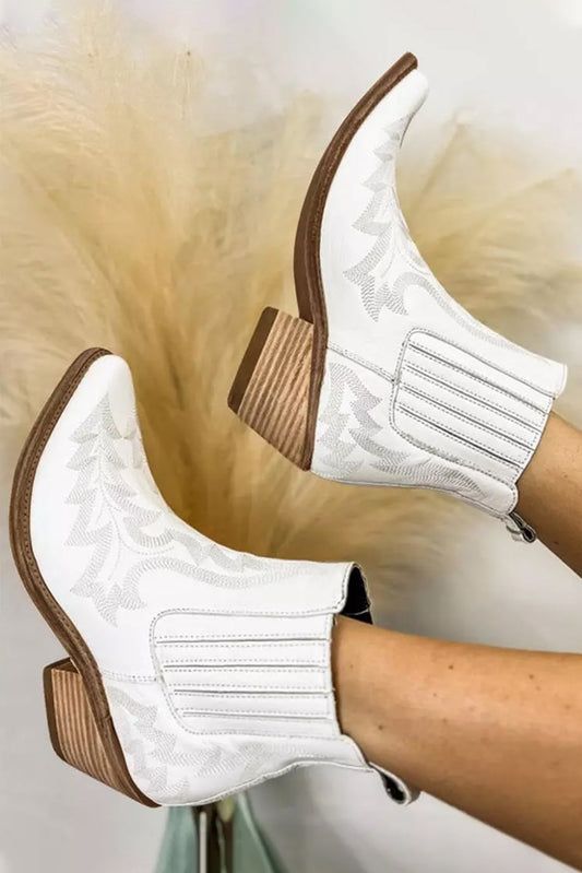 Bottines à talons épais en cuir brodé blanc 