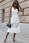 Robe longue blanche sans manches en dentelle au crochet et patchwork