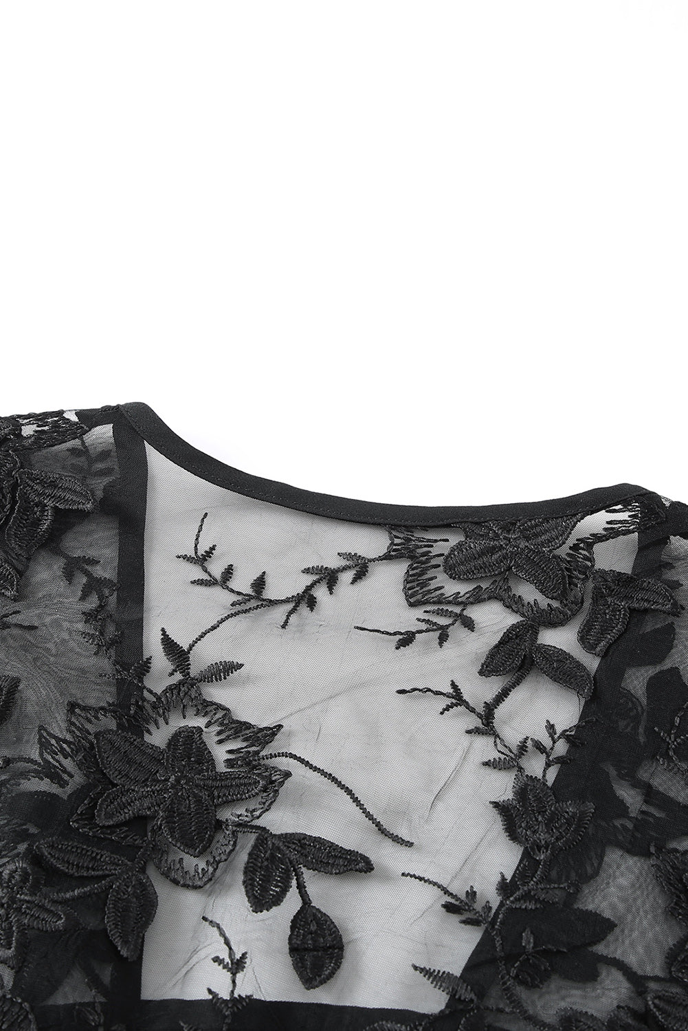 Kimono noir ouvert sur le devant en dentelle et maille florale