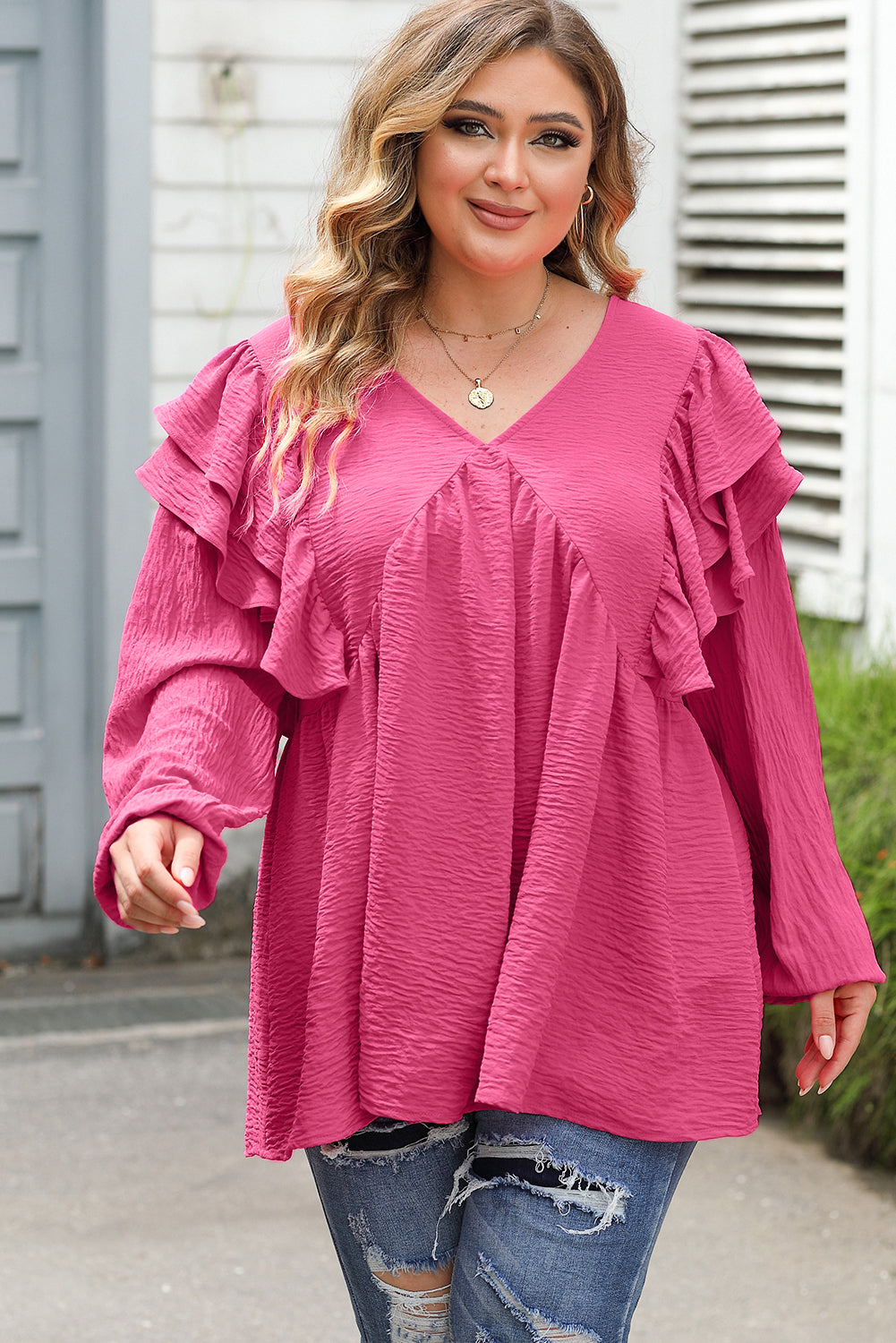 Blouse rose froissée à volants et col en V grande taille