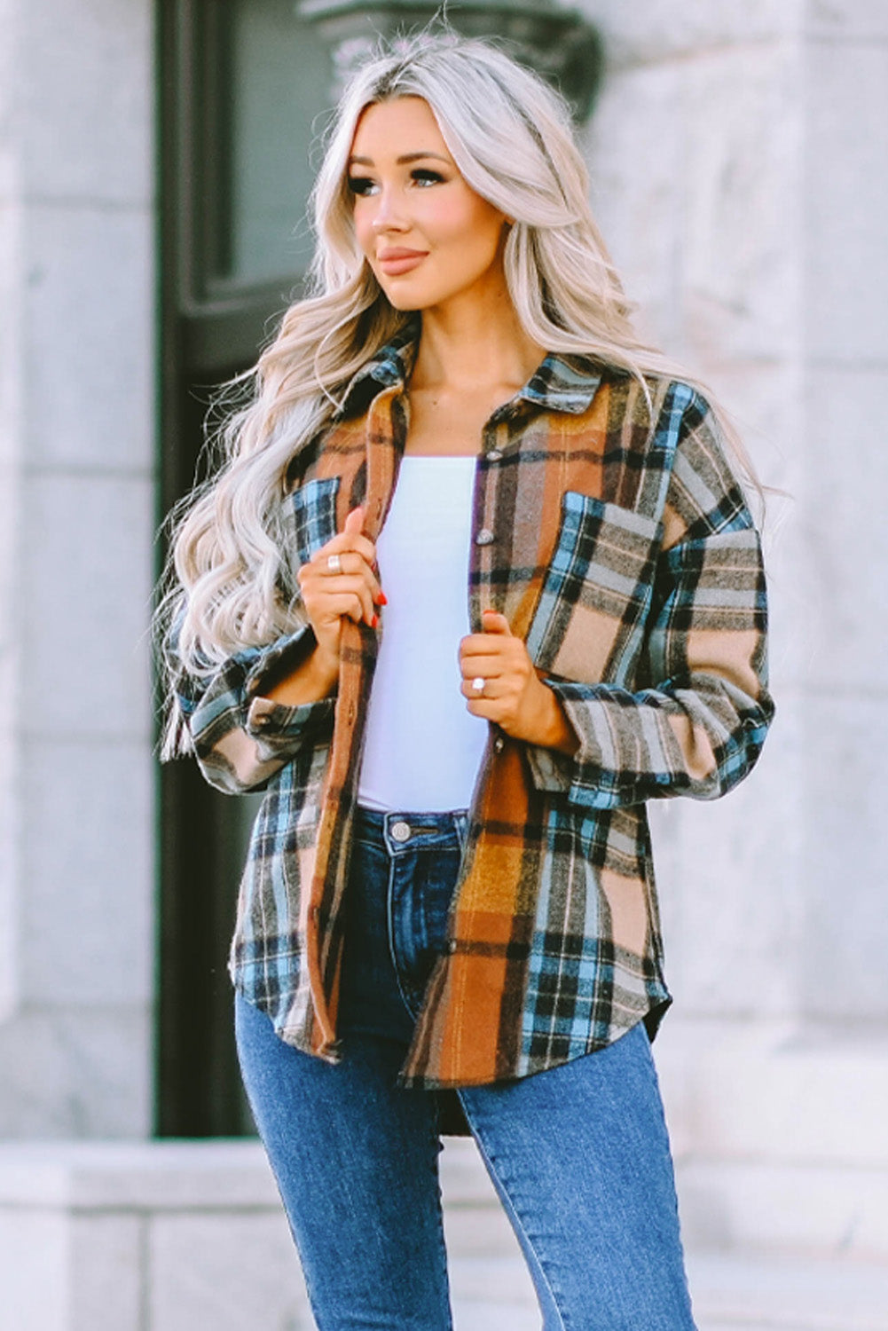 Chemise boutonnée à carreaux marron avec poches