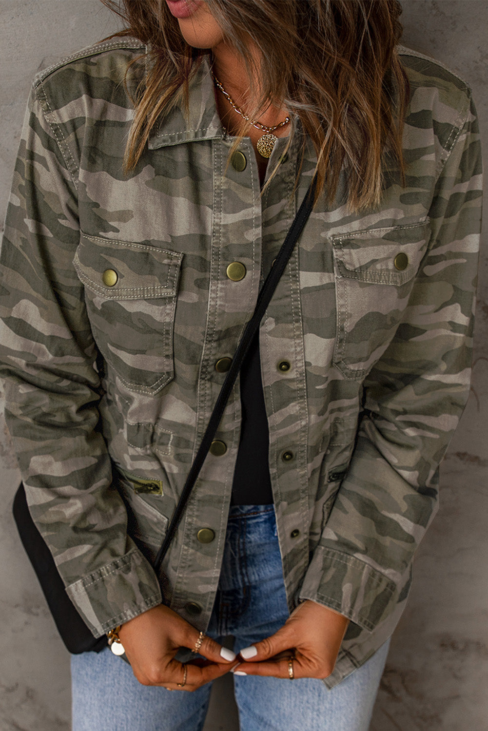 Veste boutonnée multi-poches à imprimé camouflage vert