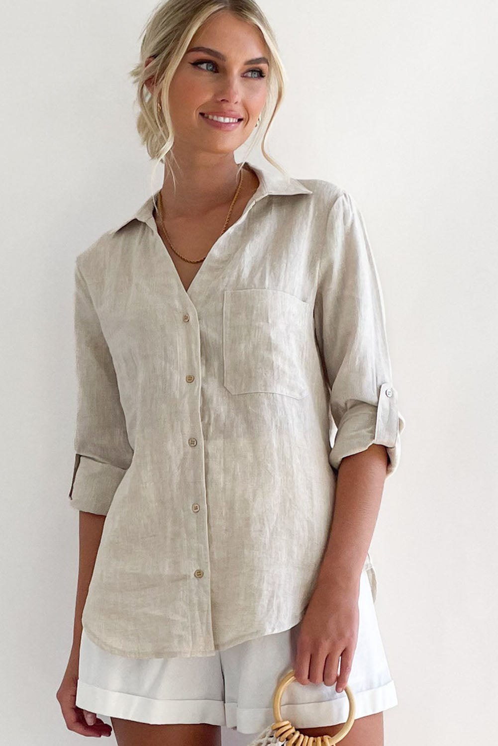 Chemise en lin décontractée à manches longues beige avec languette roulée