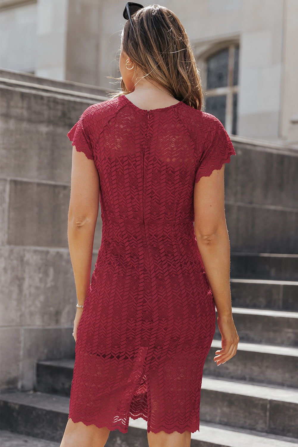 Robe mi-longue rouge doublée à manches courtes en crochet