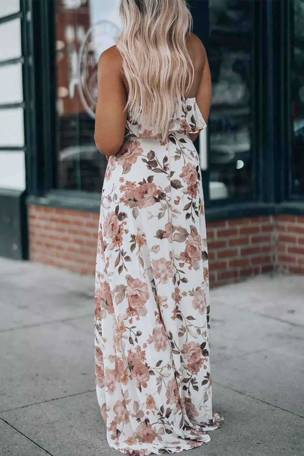 Robe longue dos nu à volants et fente florale blanche