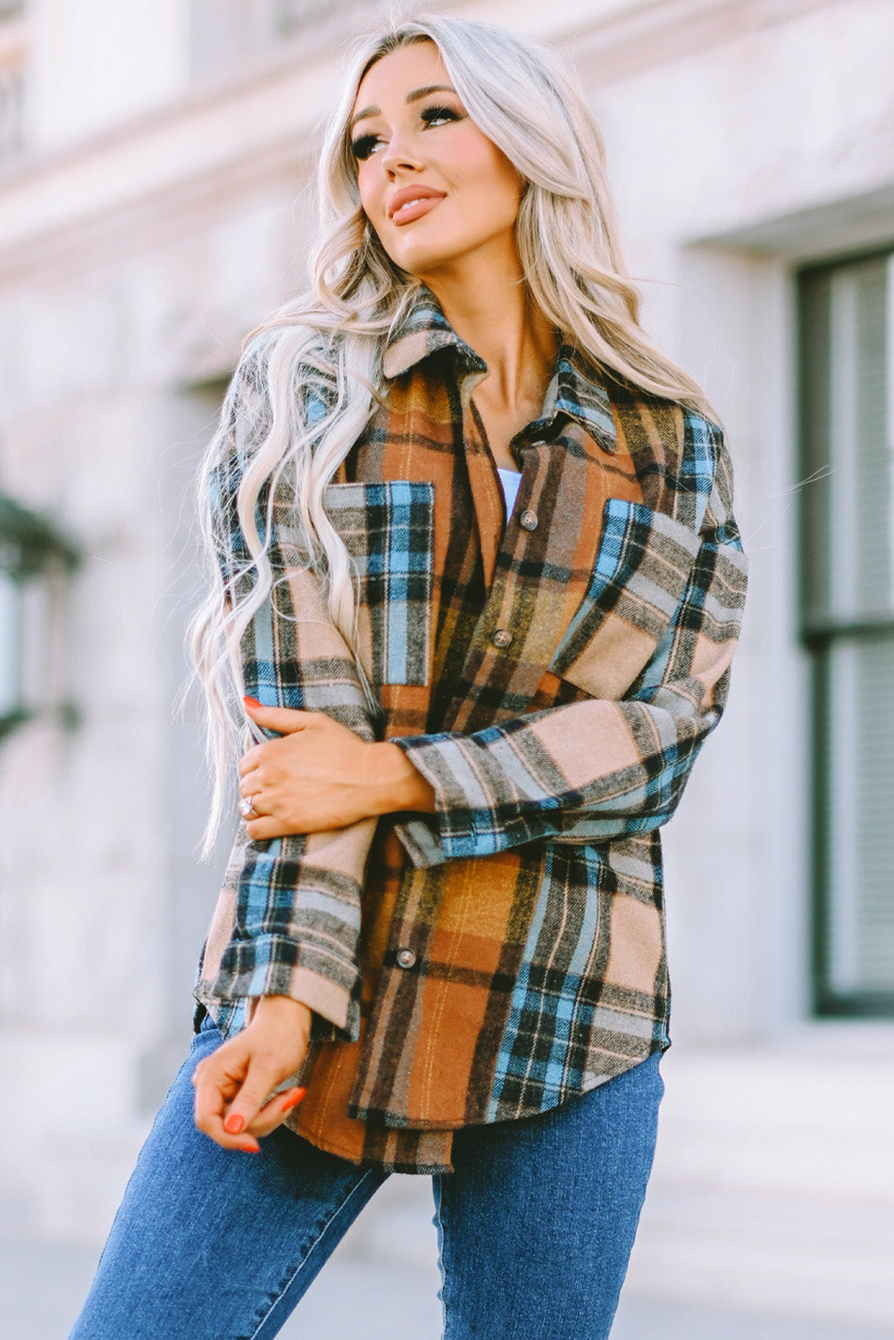 Chemise boutonnée à carreaux marron avec poches