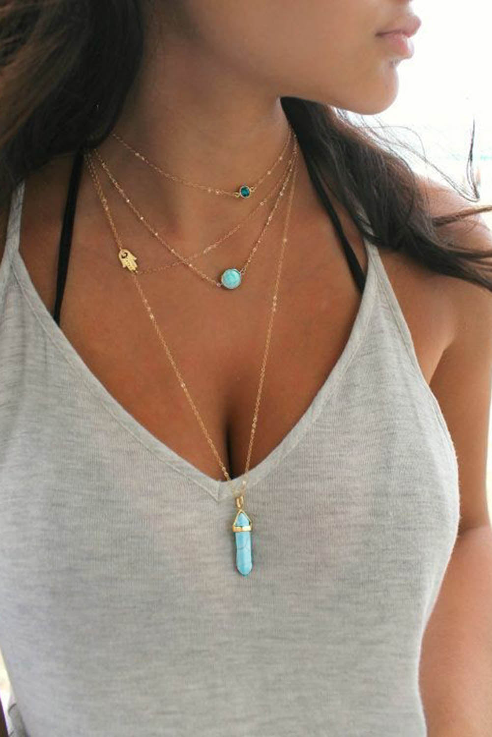 Collier multicouche avec pendentif en pierre précieuse turquoise dorée 