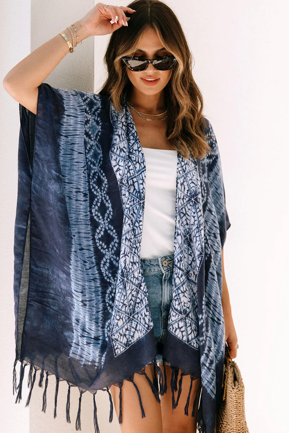 Kimono bleu tie-dye à manches courtes et pompons