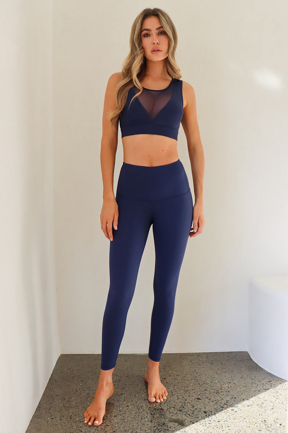 Ensemble de sport taille haute avec haut court en maille bleue