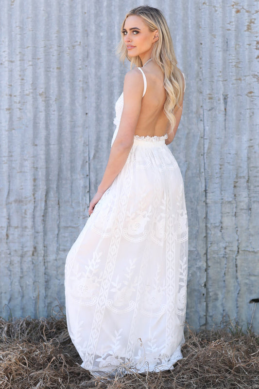 Robe longue blanche à bretelles spaghetti et dos nu en dentelle contrastée