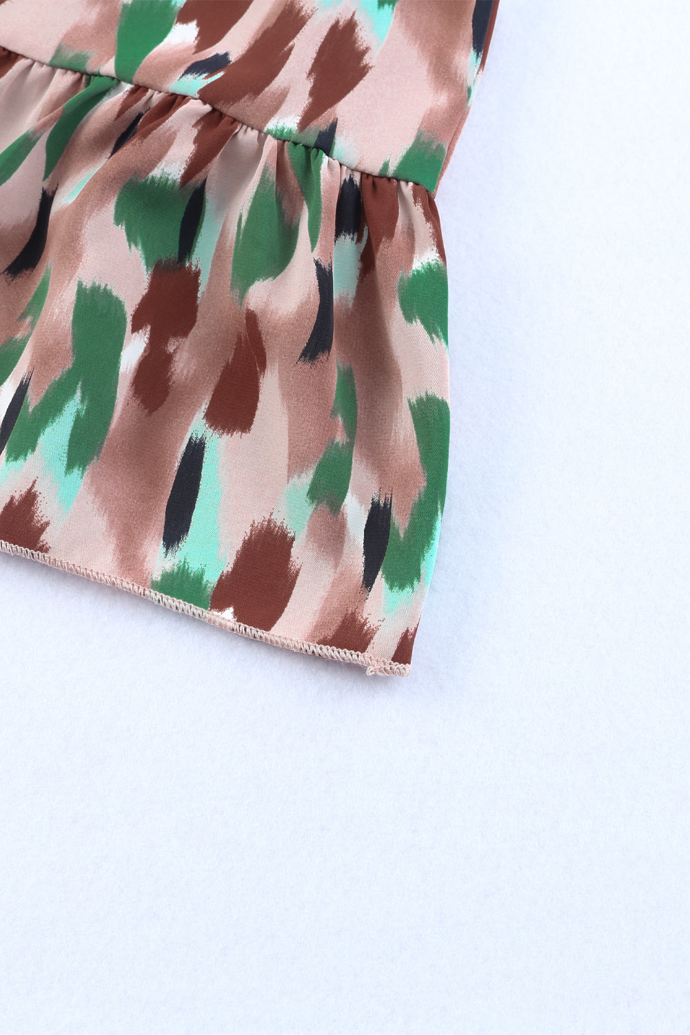 Robe évasée multicolore à imprimé camouflage amusant et nouée à la taille