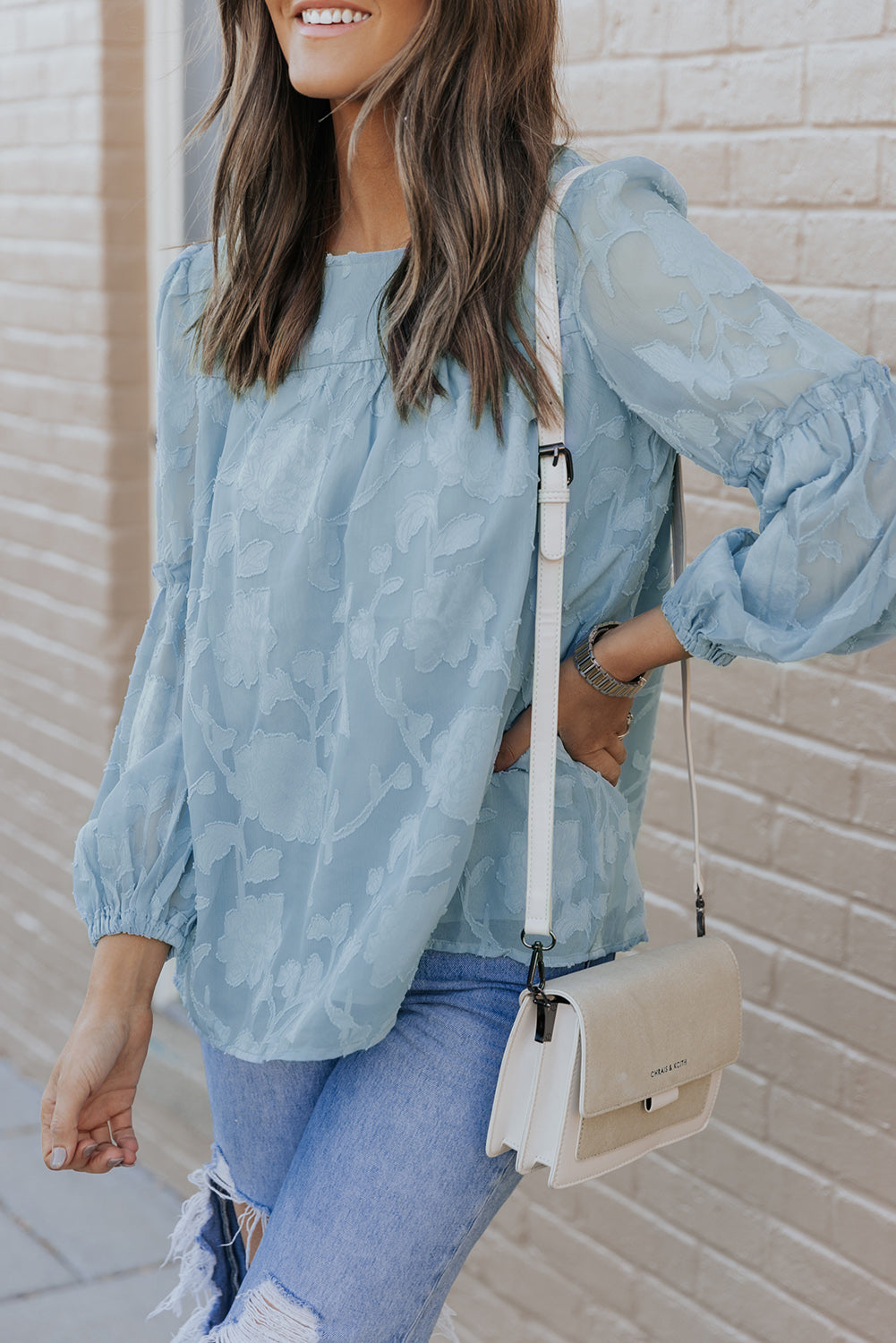 Blouse babydoll bleue texturée à volants et manches lanternes